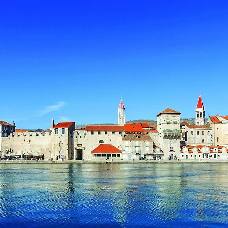 Apartman Stunning In With Wifi Trogir