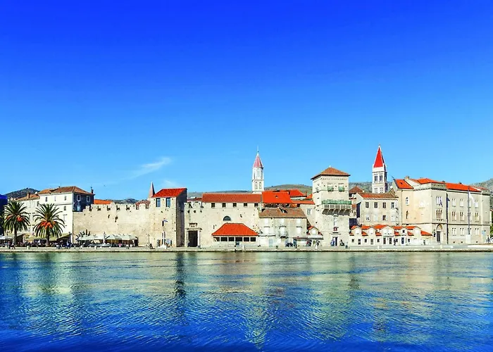 Apartman Stunning In With Wifi Trogir